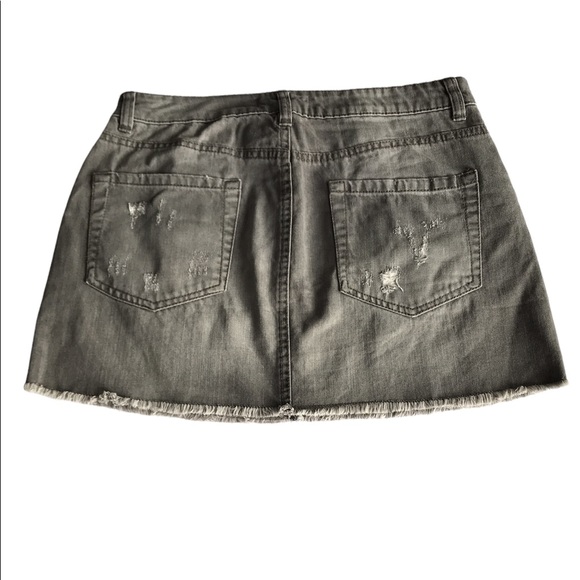 4/$20 Eighty Two Gray Denim Mini Skirt Size 11 Like New - Picture 2 of 11
